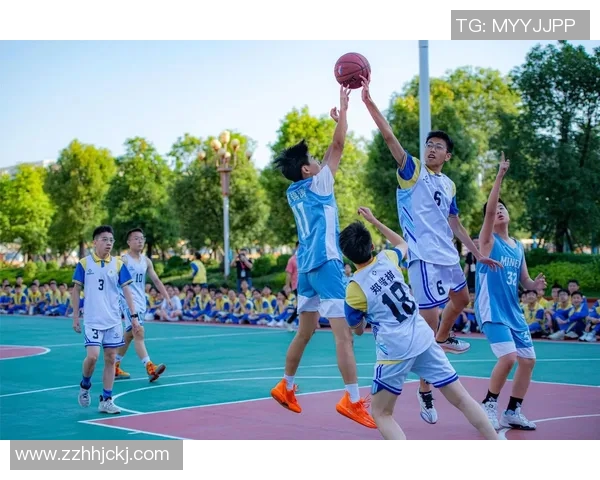 火箭队与雷霆队精彩打斗瞬间全记录，篮球场上的激情碰撞与对抗