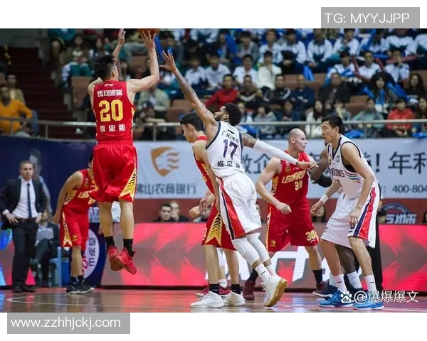 雄鹿队与火箭的激烈对决展现篮球魅力与团队精神的巅峰较量 雄鹿队与火箭的激烈对决展现篮球魅力与团队精神的巅峰较量