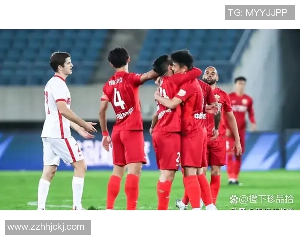 上海与深圳激战正酣比赛结果揭晓引发球迷热议与期待 上海与深圳激战正酣比赛结果揭晓引发球迷热议与期待