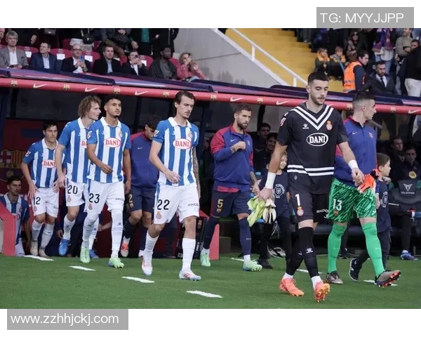 巴塞罗那主场迎战西班牙人激情对决回顾与分析