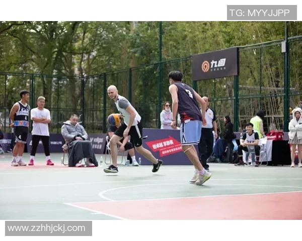 热火与凯尔特人球迷激情对决球场内外的热烈氛围与情感碰撞 热火与凯尔特人球迷激情对决球场内外的热烈氛围与情感碰撞